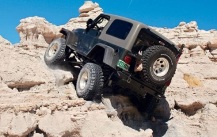 0801_4wd_01_z+jeep_trail_ride+jeep_wrangler_climbing_uphill creopped